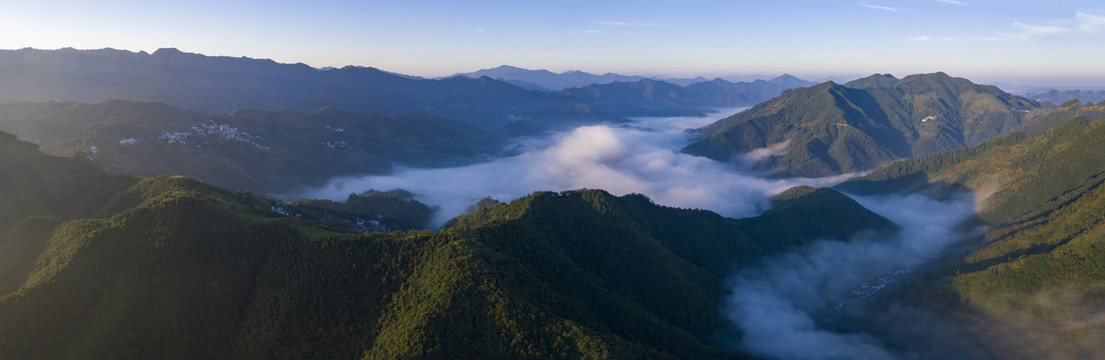 高山云海蓝天宽幅大片