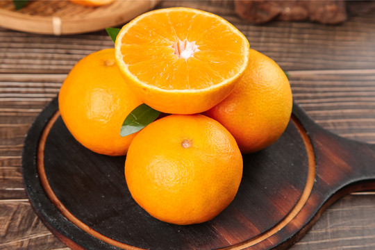 木板上的爱媛果冻橙