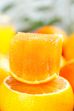 一堆新鲜的爱媛果冻橙