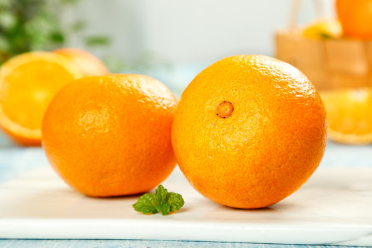 白石板上的爱媛果冻橙
