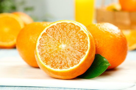 白石板上的爱媛果冻橙