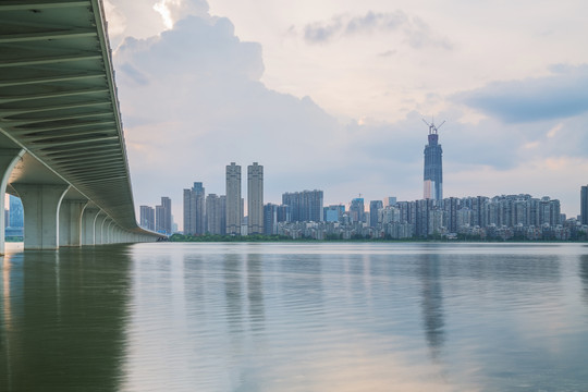 武汉城市天际线和沙湖大桥风光