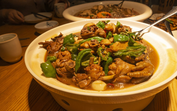 大盘鸡辣椒炒鸡