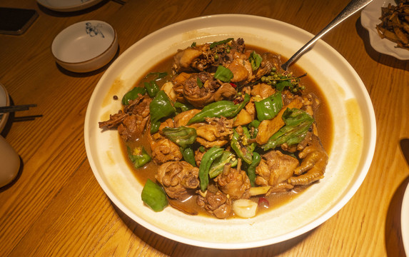 大盘鸡辣椒炒鸡