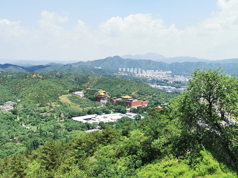 承德避暑山庄山景城市风光