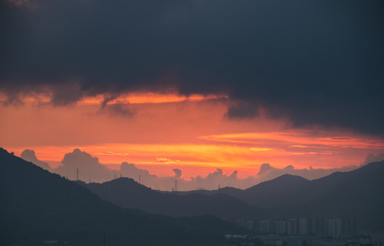 夏季的美丽晚霞