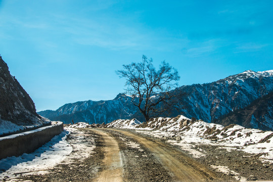 德贡公路风景