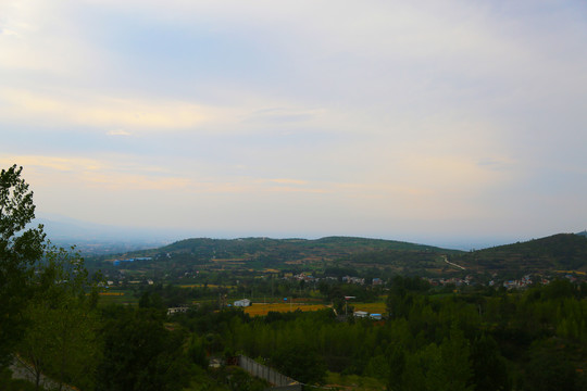 远山峻岭