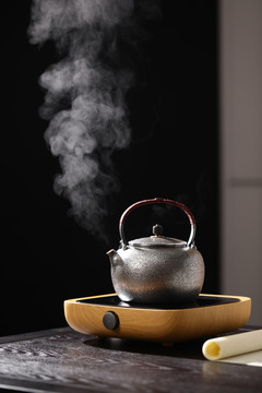 日本银壶烧水冒气