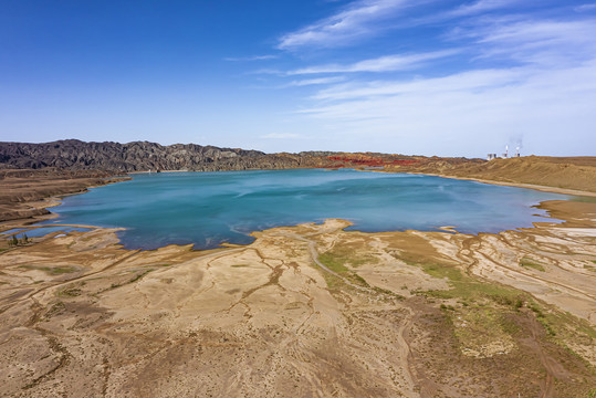 大漠山地湖泊