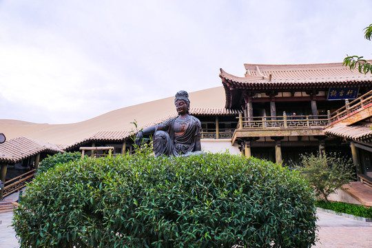 沙漠绿洲