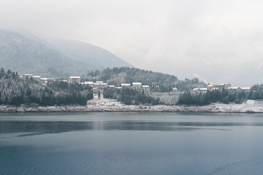 河流湖泊雪景