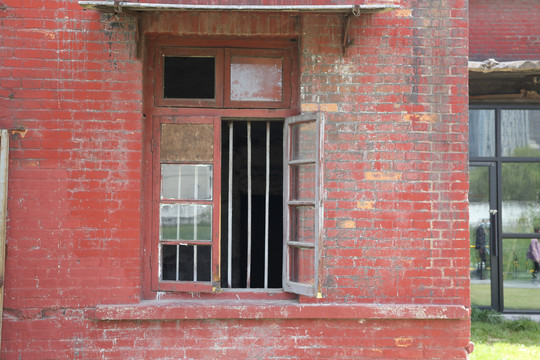 破旧厂房窗户