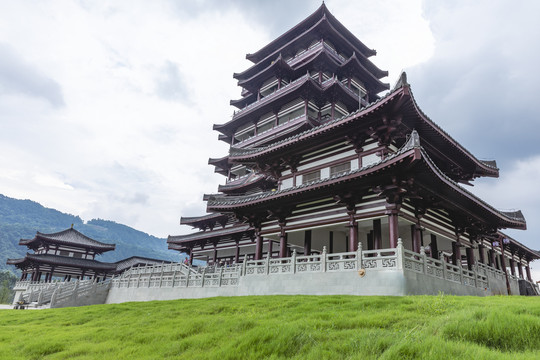 草坪天空东楼古建筑