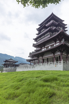 草坪天空东楼古建筑