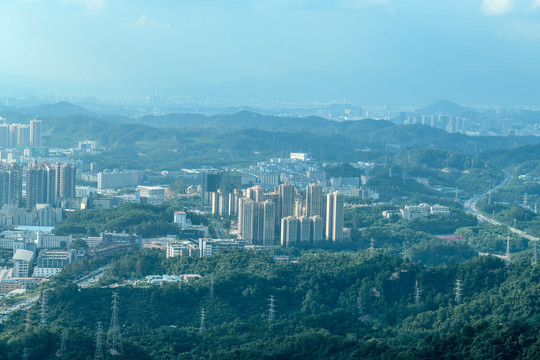 银湖山遥望深圳佳兆业悦峰