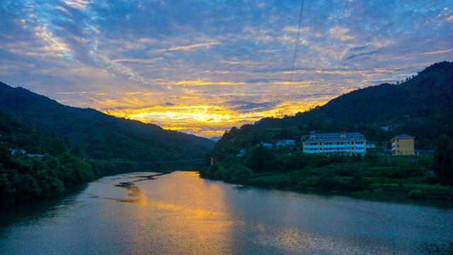 鄂坪大河湾美景