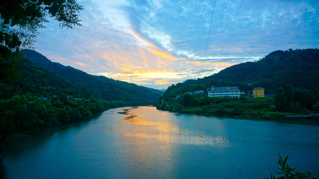 鄂坪大河湾四