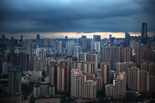 暴雨来临前的重庆夜景