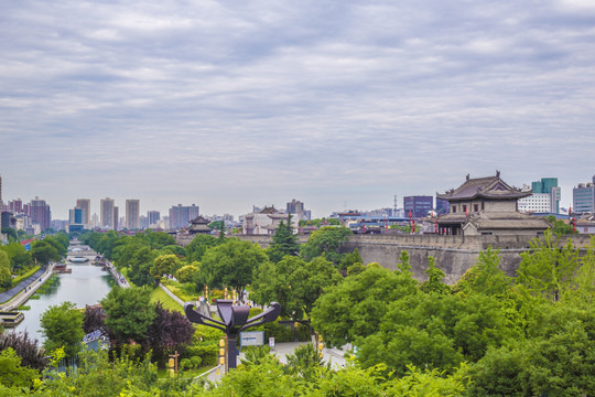 西安街景永宁门护城河