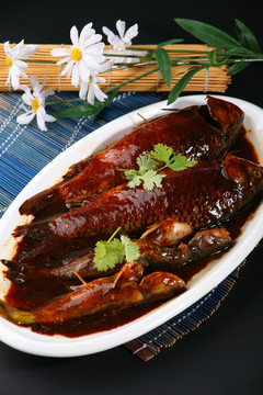 柴锅炖鱼
