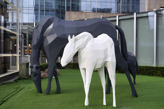 成都国际金融中心马匹雕塑
