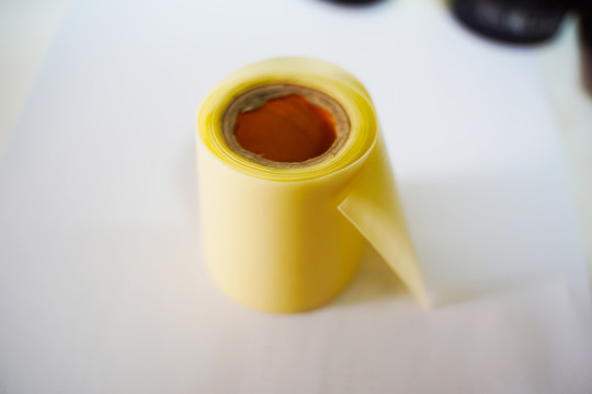 黄色纸卷
