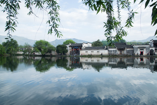 皖南宏村风景区的南湖