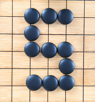 棋子摆出的数字5