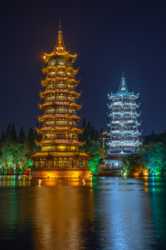 桂林双子塔夜景