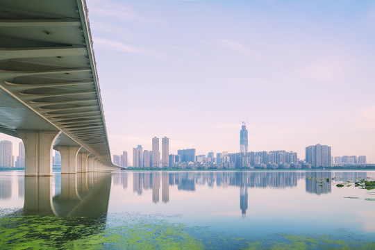 武汉城市天际线和沙湖大桥风光