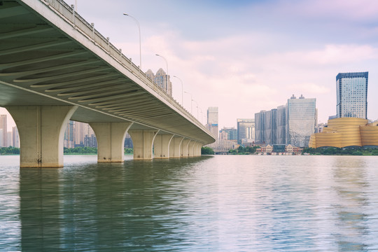 武汉城市天际线和沙湖大桥风光