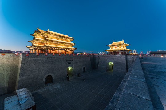 山西大同古城墙黄昏夜景