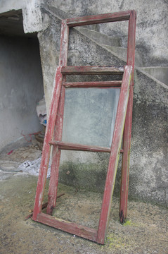 破旧的木窗户