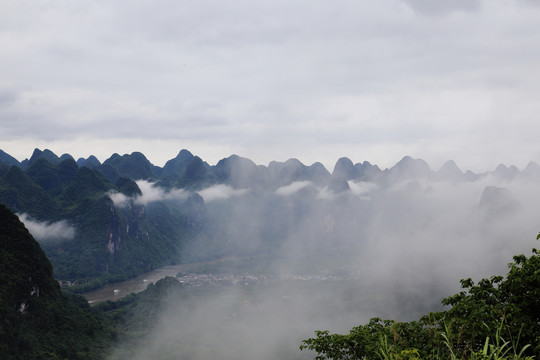 烟雨漓江