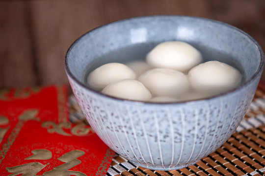 一碗元宵节的食品元宵