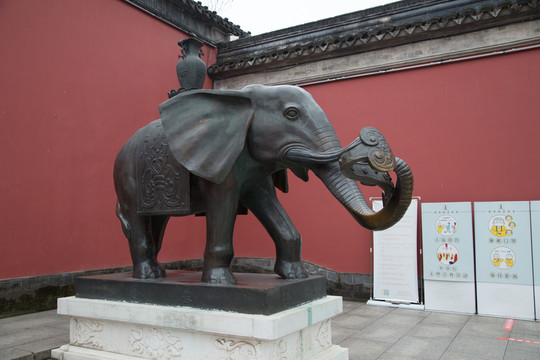 栖霞禅寺的铜象