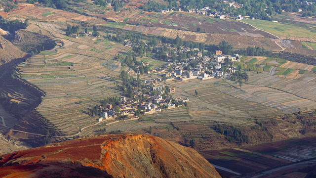 东川红土地落霞沟民居