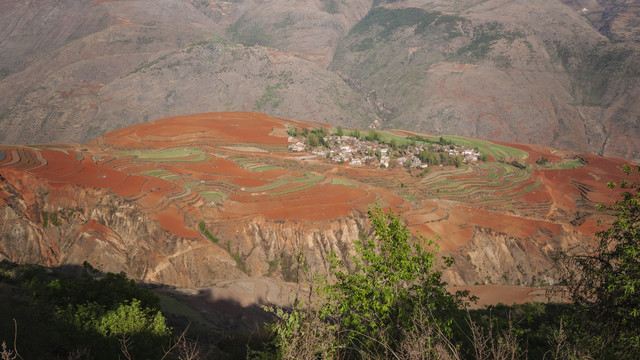 东川红土地落霞沟地形地貌景观