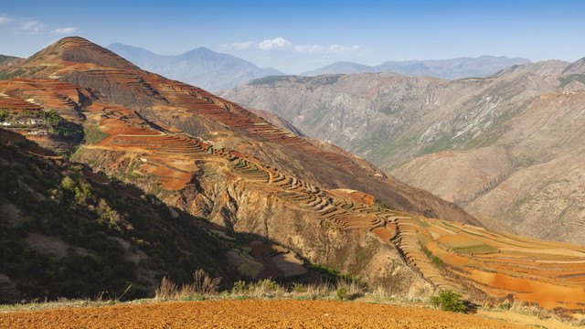 东川红土地落霞沟地形地貌景观