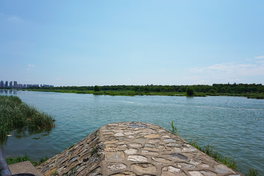 河岸美景