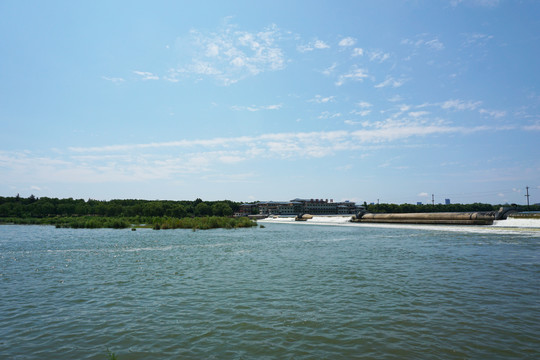 河岸美景