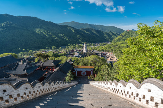 山西五台山寺庙佛塔建筑景观