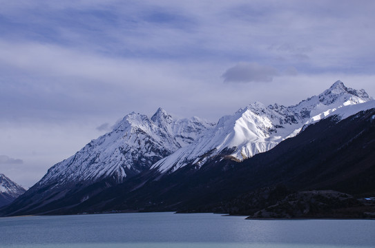 高原雪山湖泊西藏八宿然乌湖美景