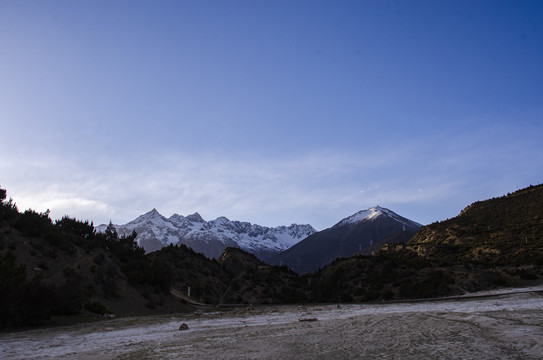 高原雪山湖泊西藏八宿然乌湖美景