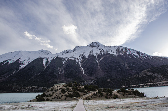 高原雪山湖泊西藏八宿然乌湖美景