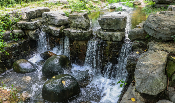 山涧溪水流水