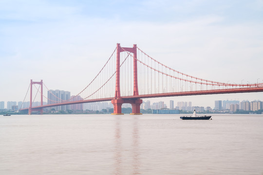 武汉鹦鹉洲长江大桥和长江风光