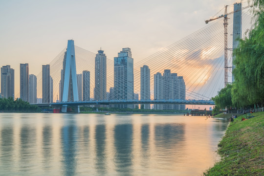 武汉月湖桥和城市建筑天际线