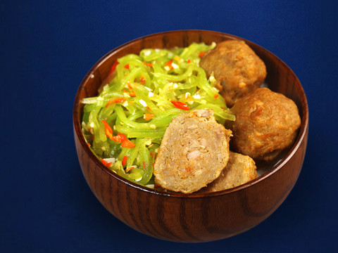 莴笋狮子头盖码饭